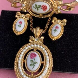 Avon pink flower set